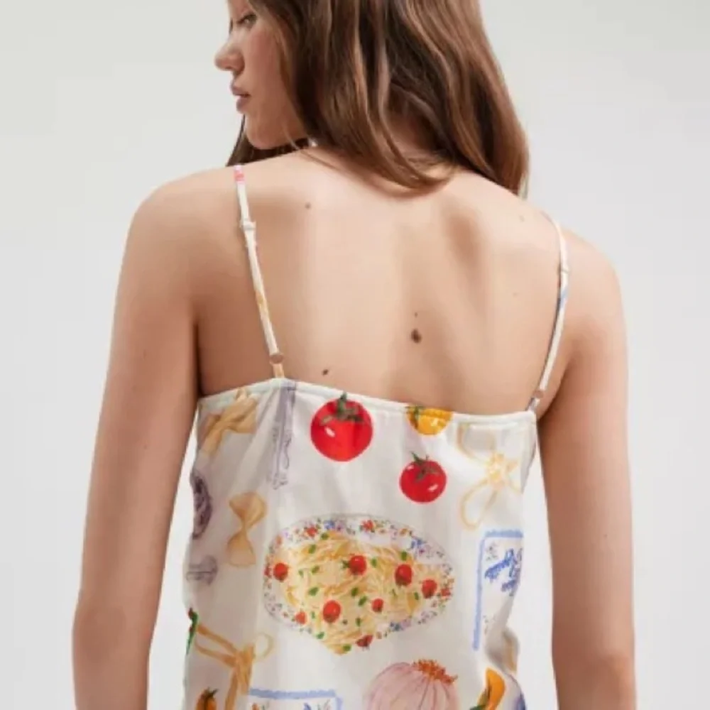 Lisa Says Gah Cream Floral & Produce Print Tie-Front Tank - Picture 3 of 6